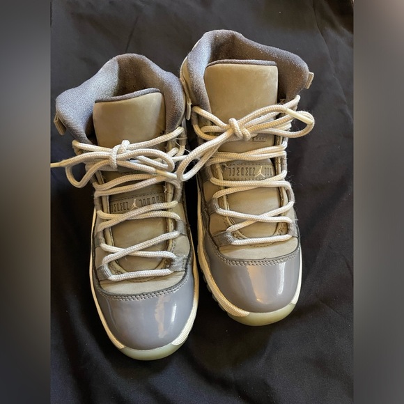 Used cool grey Jordan 11 size 1.5Y no box - Picture 1 of 7